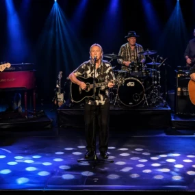 Larry Gatlin and the Nelons – Live in Branson