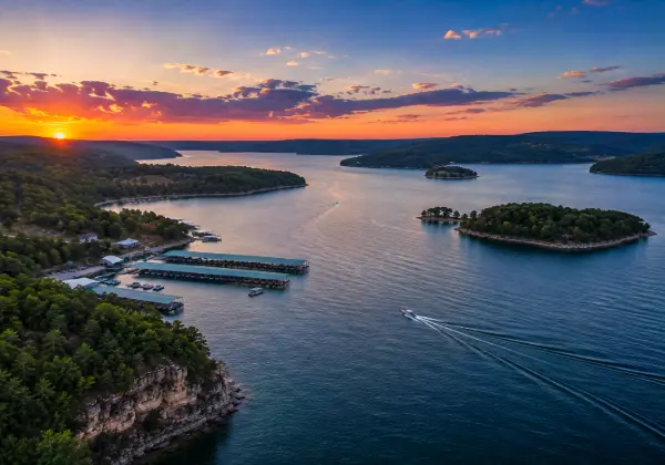 Boating and recreation on Bull Shoals Lake