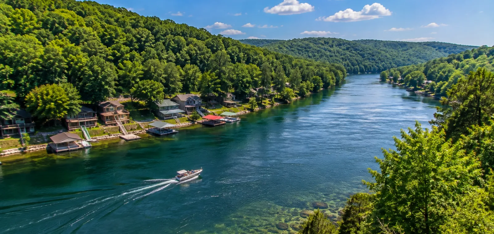 Scenic view of Lake Taneycomo near Branson, Missouri