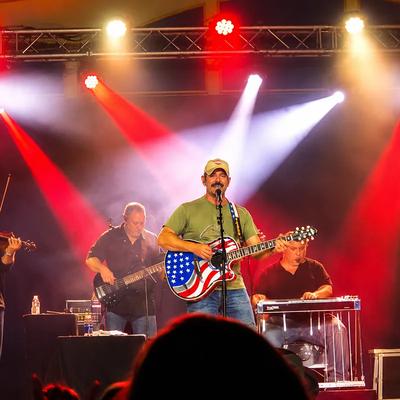 Events-September-gallery-aaron-tippin-concert-03