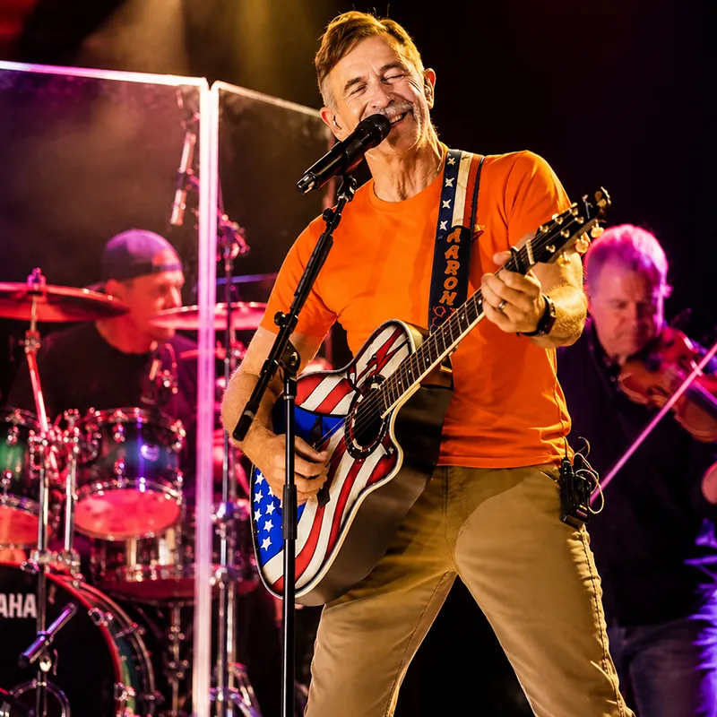 Events-September-gallery-aaron-tippin-concert-05
